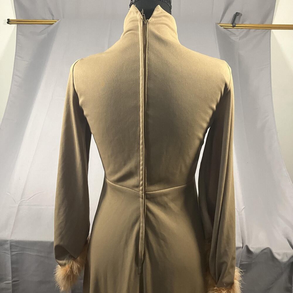 Vintage Beige Maxi Dress Womens Medium 70s Mod Long Sleeve Fur Cuff Evening Gown - Picture 4 of 16